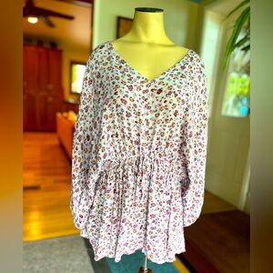 Chic Floral V-Neck Tunic Top, NWT, SIZE 1XL